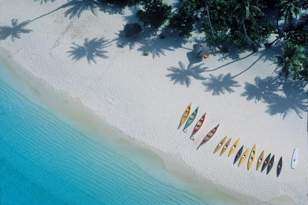 Le isole, con oltre 100 spiagge di sabbia bianca lambite da un mare cristallino, restano impresse nella memoria dei turisti come un vero paradiso terrestre: questo non vale solo per le tre più