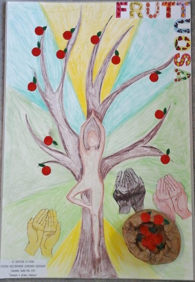 I bambini colorano il tronco Dopo che l'insegnante ha dato forma all'immagine, i bambini hanno ridefinito i contorni con i pastelli e il