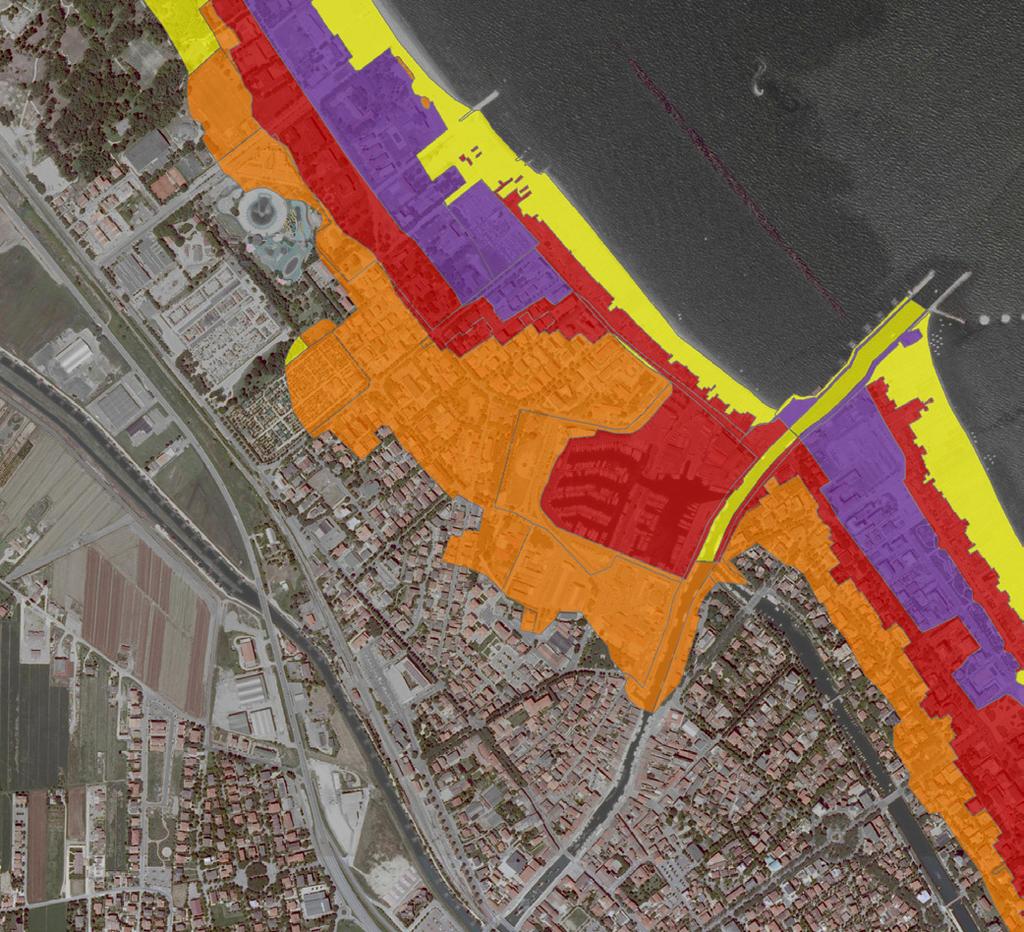 Figura 2 Esempio di mappa della pericolosità (a sinistra) e del rischio (a destra) per l area costiera di Cesenatico aggiornamenti (fig.