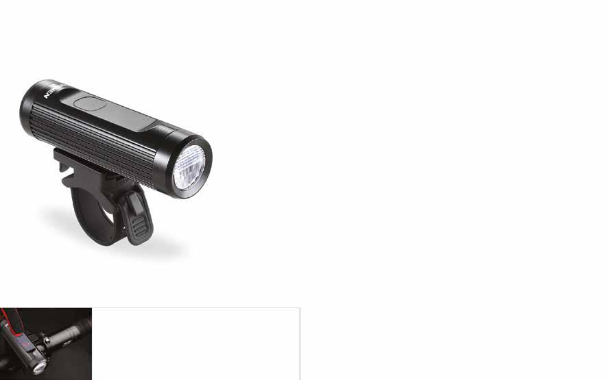 CR900 900 LUMENS LED: CREE XM-L2 con 50.000 ore di utilizzo Batteria: 3000mAh/3.75V Batteria ricaricabile al Litio Dimensioni: 98mm (Lunghezza), 30mm (Larghezza), 33mm (Altezza) Peso: 115 gr.