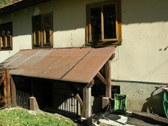 Le cantine pertinenziali, alle quali si accede sia dall interno con una scala a chiocciola in legno allocata in prossimità dell ingresso sia dall esterno con una scala posta nel retro dell edificio