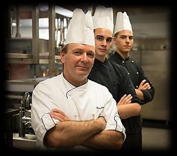 La famiglia Bassi Lo Chef Yves Bussi e il suo team cucinano per voi con molta