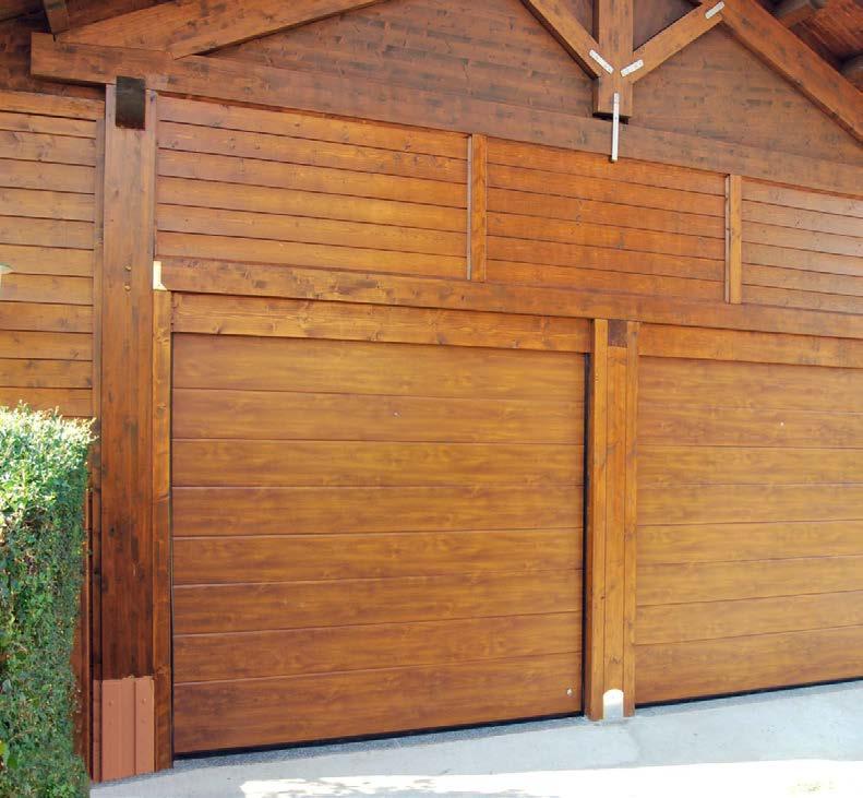 TL&R40 / Doga media simil-legno La porta con pannello doga media Simil-legno, caratterizzata da una nervatura centrale su ogni pannello, da l impressione di essere una massiccia porta di legno.