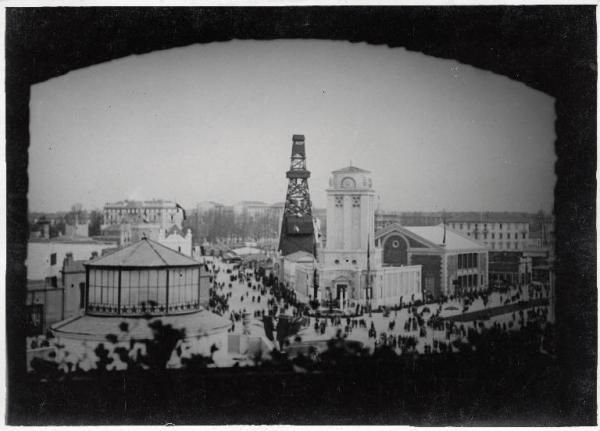 Fiera di Milano - Campionaria 1928 - Piazza Italia - Veduta dall'alto Strazza "Photo Reportage" Link risorsa: http://www.