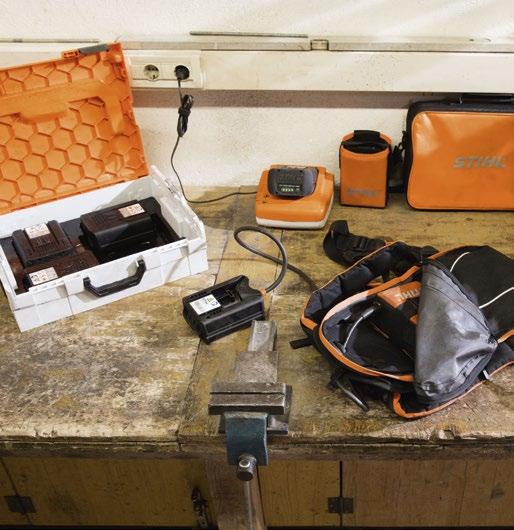 Sistema a batteria PRO di STIHL // Accessori Marsupio AP con cavo di collegamento Permette il trasferimento della corrente dalla batteria AP di STIHL ad un attrezzo con il cavo