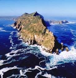 Il tour proseguirà con la vista della riserva naturale del Capo di Buona Speranza, il cui culmine è rappresentato da Cape Point, punto estremo della Penisola.