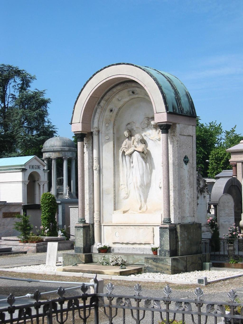 Fortunato Castoldi morì a Roma il 22 luglio 1961 ma per sua volontà fu sepolto nel nostro cimitero nella tomba di