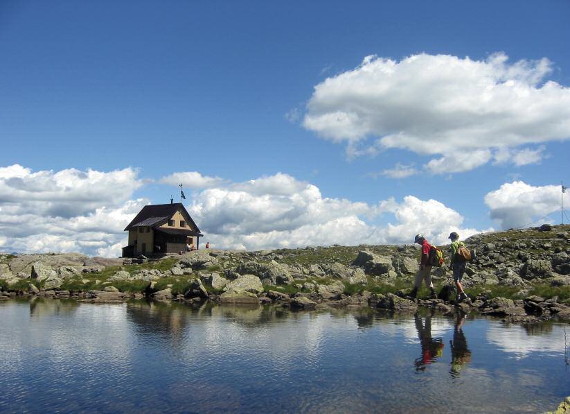 Le sezioni Le tre sezioni dei concorsi cinematografico e fotografico: LE OROBIE E LE MONTAGNE DI LOMBARDIA Promuovere le Alpi e Prealpi Orobiche e le bellezze della Lombardia, per una migliore