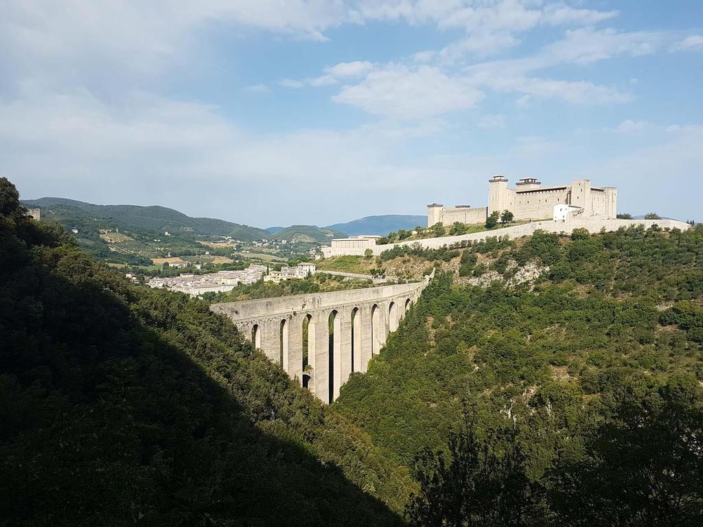 COSA PORTARE, ABBIGLIAMENTO E ATTREZZATURE per le ESCURSIONI Equipaggiamento richiesto: Tessera Federtrek da mostrare alla partenza.