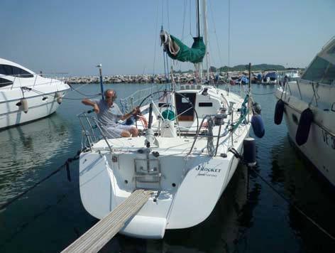 (Foto 13) Visione di barca in dotazione dell associazione Tiliaventum che viene utilizzata anche per fare nautica con persone con disabilità: in caso di persone su sedia a ruote,