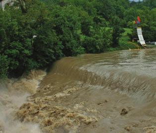 della strada in entrambi i sensi fino al cessato