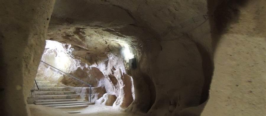 città sotterranee più famose del mondo. Visita ad un laboratorio per la lavorazione e vendita di pietre dure, oro e argento.