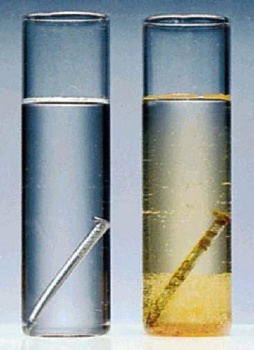 Esempi di corrosione Formazione della ruggine: ferro immerso in soluzione acquosa: Anodo: Fe Fe 2+ + 2e - Catodo: O 2 + H