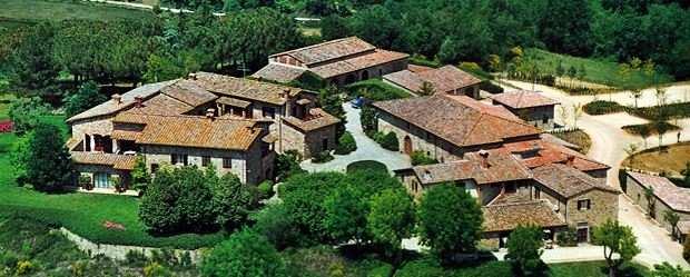 L Azienda L Azienda Agricola San Fabiano Calcinaia è localizzata tra le colline del prestigioso paesaggio chiantigiano.