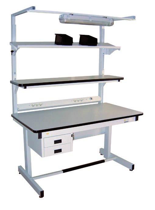I tavoli sono disponibili in due differenti modelli: Modello Q21 - GAMBE A L Lunghezza piano di lavoro da 1300 a 1950 mm Profondità piano di lavoro da 750 a 1000 mm Altezza fissa 820 mm o nella