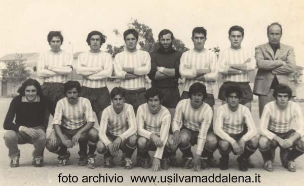 CAMPIONATO 1970-1971 Girone unico In piedi da sinistra: Vitiello - D'apice Murri Demuro - Fadda Bonizzoni Pisano (all.