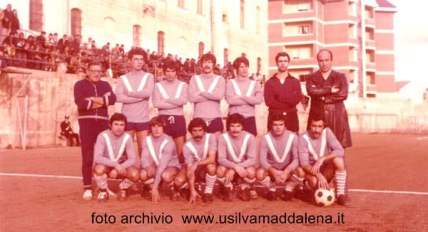 CAMPIONATO 1976-1977 In piedi da sinistra: Muglia (mass.) Berretta - Vitiello G. - Vigiano G. Corso - Vitiello A. Pisano (all.) Accosciati da sinistra: Piccotti Vitiello T.