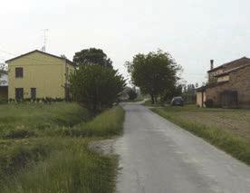 L edificio rurale del podere (di fronte al quale sono stati rinvenuti altri resti di una quercia di notevoli dimensioni, oggi recisa) è abbandonato e versa in pessime condizioni,