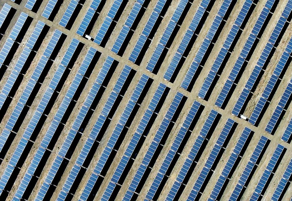C A S E N O T E I N V E R T E R P V S - 17 5 2 L inverter PVS-175 trasforma il sole di Sicilia in energia pulita In uno dei parchi fotovoltaici più grandi d Italia, l innovativa tecnologia degli