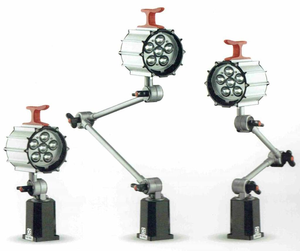 Lampade CLIK orientabili led 12 Watt 100-240 VAC Lampade orientabili a led Ideali per macchine utensili e postazioni di lavoro, orientabili e resistenti ai lubrorefrigeranti, grado di protezione IP65.