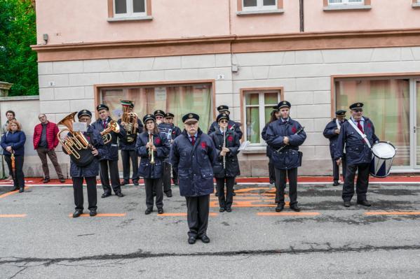 La trincea divenne una nuova comunità, separata dal resto del Paese, dove si