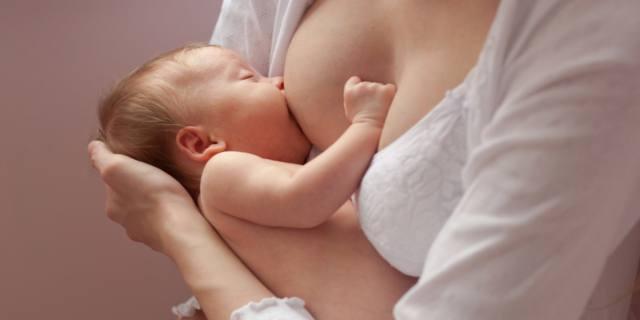 Quando iniziare l'allattamento? Da subito! Per quanto tempo? Le linee guida OMS indicano almeno 6 mesi di allattamento esclusivo poi fino a quando mamma e bambino lo desiderano.