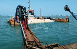 Sistema Mose 14 Bocca di porto di Lido A lato La bocca vista dal mare con i cantieri in corso.