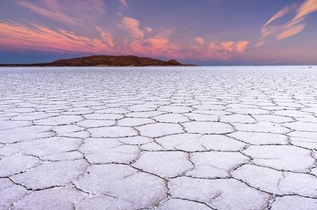 Sistemazione in un Hotel adagiato sulla riva del Salar de Uyuni, cena e pernottamento.