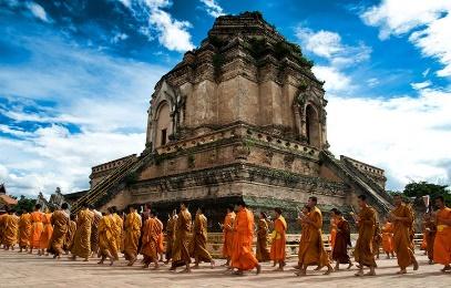 Una giornata per perdersi tra le centinaia di templi e i profumati