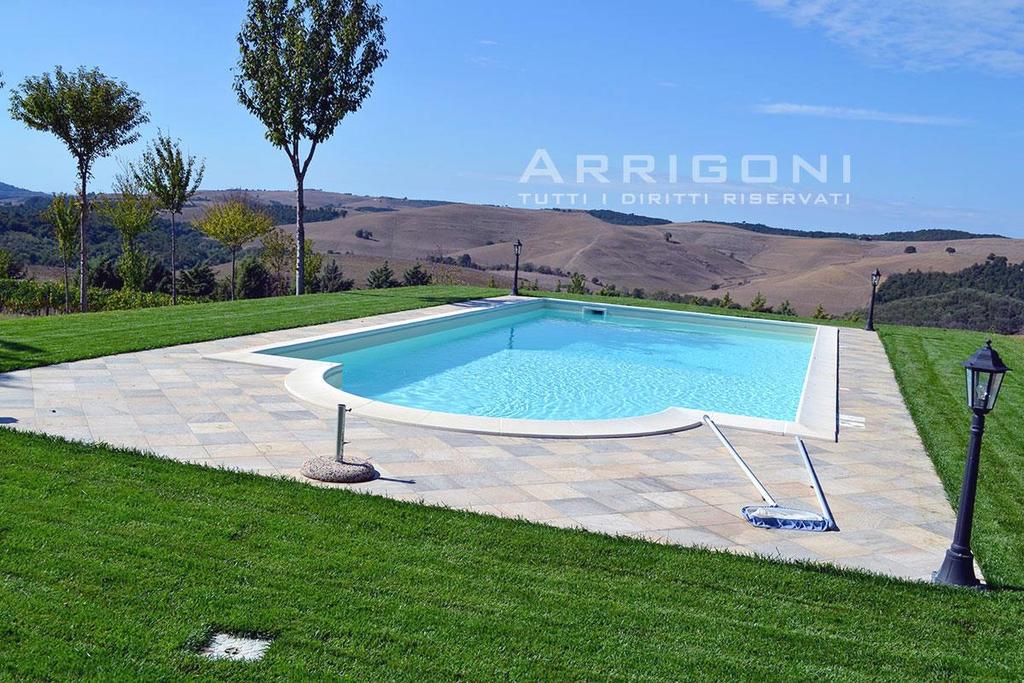 Piscina con bordo