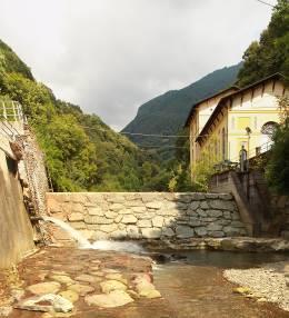 delle Seghe (Garzeno Dongo) dove è presente la centralina e l'opera di rilascio dell'acqua captata da Ecowatt srl.