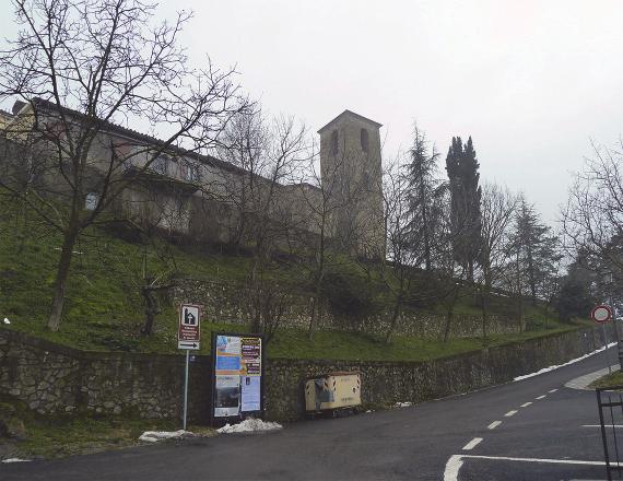 sono presenti numerosi punti di vista panoramici, sia sulla strada che nei piccoli borghi.