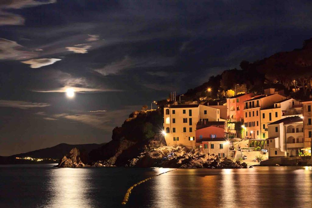 MARCIANA MARINA: IL PIÙ PICCOLO COMUNE DELLA TOSCANA Marciana Marina all Isola d Elba è noto come uno dei maggiori centri balneari dell arcipelago toscano, gioiello incastonato tra