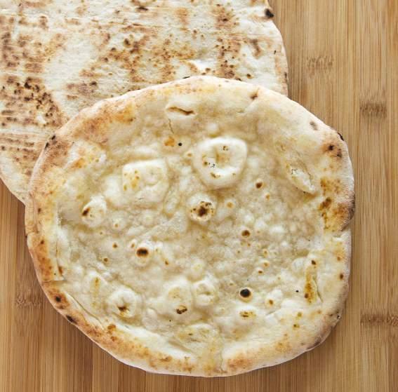 la BASE per PIZZA Confezione da 2 pezzi (420g) INGREDIENTI: Farina di grano tenero tipo 0, acqua, olio di semi di girasole, sale, lievito, farina di grano tenero