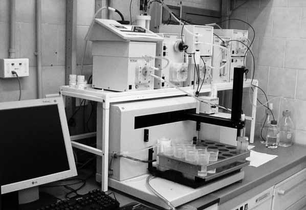 ANALISI CHIMICHE E CHIMICO FISICHE Nel laboratorio attraverso l utilizzo di un HPLC viene eseguita la ricerca dei cianobatteri (patogeni emergenti) nei campioni d acqua grezza (pozzi).