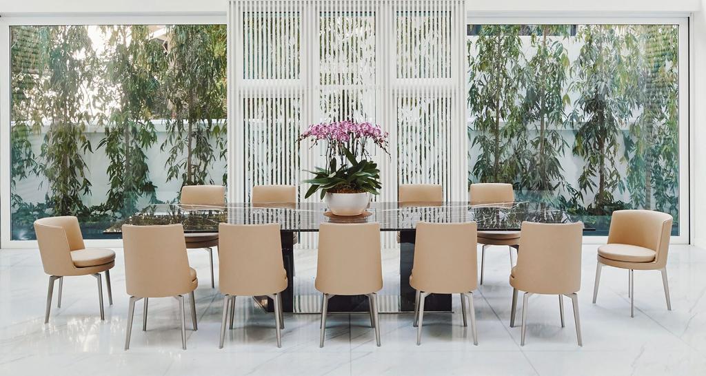 SINGAPORE PRIVATE VILLA FEEL GOOD DINING CHAIRS AND DINING ARMCHAIRS 24 To ensure ergonomics and maximum comfort, the enveloping
