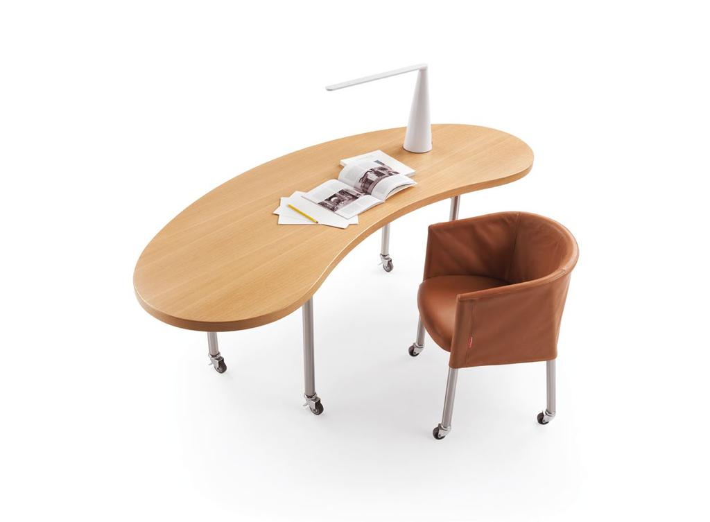 112 Mixer è un tavolo connotato da una grande concretezza progettuale, polivalente in termini di utilizzo e che si presta ad essere facilmente inserito sia in ambienti domestici, sia in uffici o in