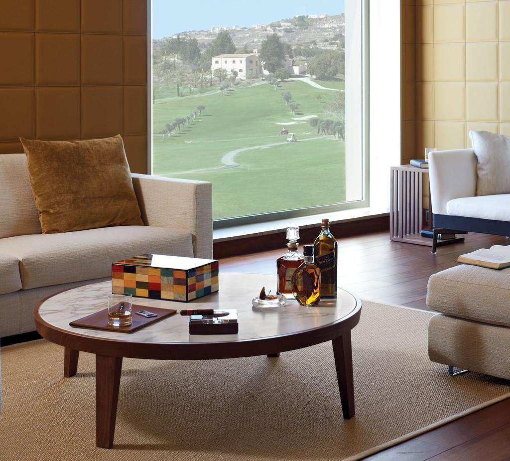 CYPRUS MINTHIS HILLS GOLF CLUB & RESORT DIDA COFFEE TABLE MAGNUM SOFAS VIENNA SIDE TABLE FEEL GOOD DAYBED 166 Chiari riferimenti alla tradizione ebanista per i tavolini Dida, seppure rivisitata in