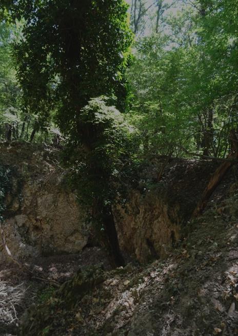 Della struttura si conserva parte delle pareti tagliate nel calcare ed un muro costruito in spezzoni di calcare e malta ad Ovest, là dove vi era l entrata.