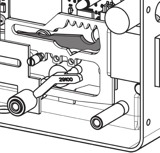 3) e spostare il chiavistello per creare lo spazio necessario per svitare le viti di fissaggio del cilindro (fig. 4).