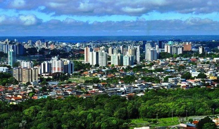 Manaus Manaus è un centro importante nel turismo ecologico, e una delle attrazioni più conosciute è la spiaggia di Ponta Negra.