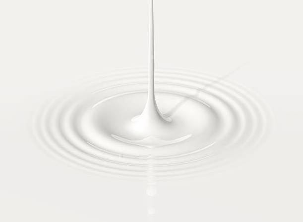 Latte detergente Hamamelis e Camomilla Pelle sensibile Per una pulizia delicata e profonda Un corretto trattamento cosmetico non può prescindere da una corretta detersione: il latte detergente