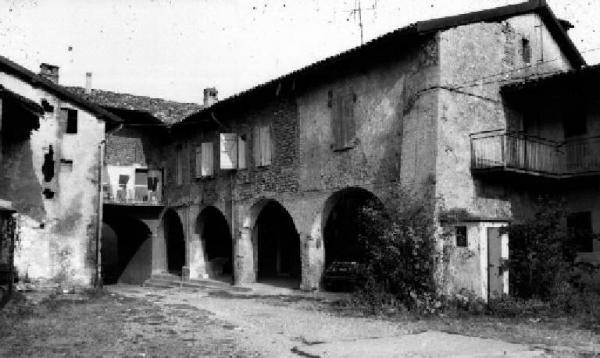 Casa fortificata Via Trieste, 2 Capriate San Gervasio (BG) Link risorsa: http://www.lombardiabeniculturali.