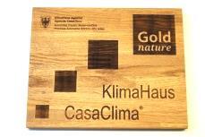 La certificazione CasaClima Nature CasaClima Nature è uno strumento introdotto dall'agenzia CasaClima per valutare e certificare un edificio, non solo dal punto di vista dell'efficienza energetica ma