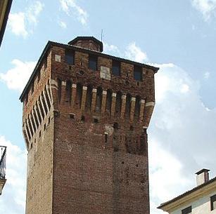 Nella parte occidentale di quella che era la cinta fortificata medievale di Vicenza, sorge la Torre di Porta Castello, sul bellissimo Giardino Salvi.