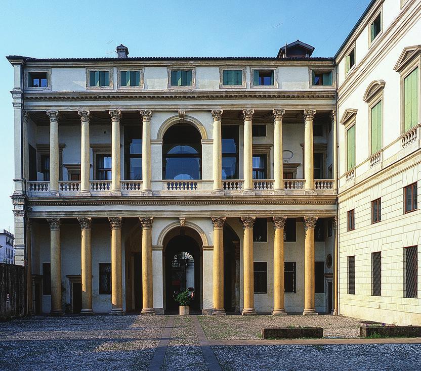 PALAZZO THIENE Palazzo Thiene. Risale al XV secolo e si presenta in stile gotico rinascimentale. Restaurato nel 1542 da Palladio, è anch esso Patrimonio dell Umanità.