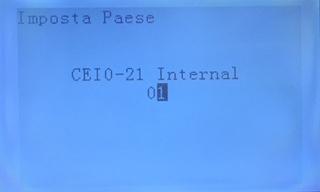 Accedere nuovamente al menù di scelta del paese, quindi impostare il codice paese relativo allo standard di rete richiesto nel paese di appartenenza (ad esempio codice 01: CEI-021 INT in Italia).