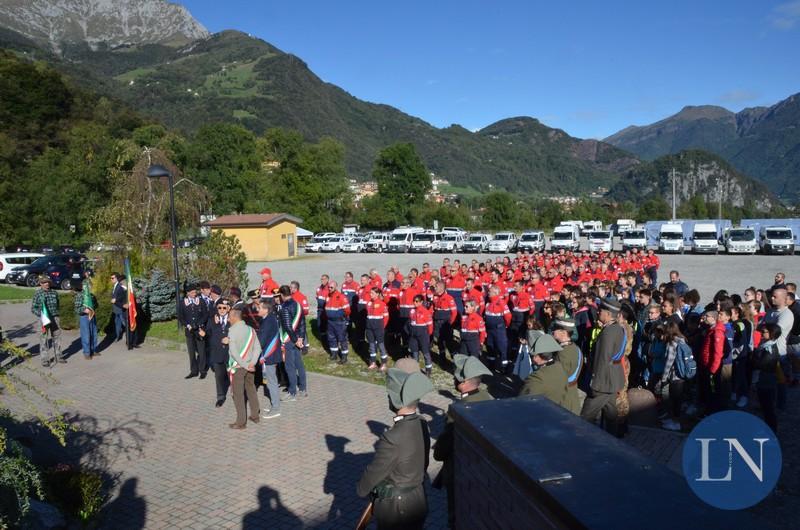 Protezione Civile e Anc 1 Centinaia di volontari impegnati per due giorni a Barzio Alle 19 di oggi, sabato, scatterà l emergenza terremoto a Concenedo BARZIO E cominciata con l alzabandiera e un