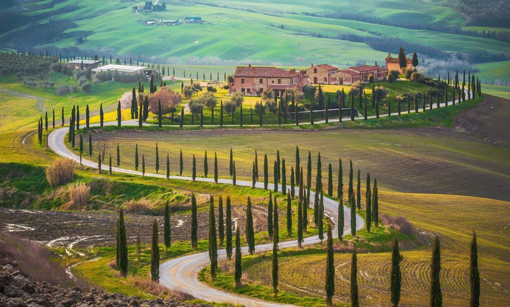 TOSCANA IL NOBILE DI MONTEPULCIANO Un' antica leggenda vuole Montepulciano fondata per volontà del re etrusco Lars Porsenna,