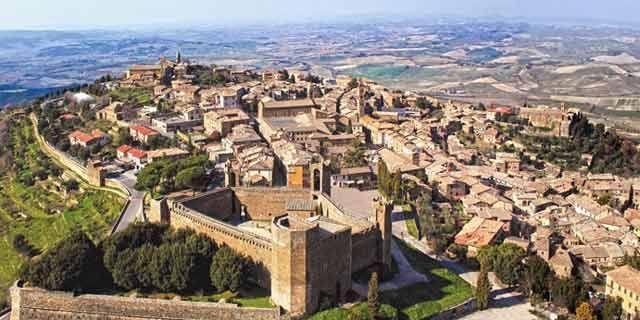 Sante Lancerio, celebrava il Montepulciano come il vino per le tavole dei nobili. Da qui forse l origine del nome Vino Nobile.